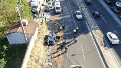 İzmir'de freni patlayan tır karşı şeride geçti: 3 Ölü 7 yaralı