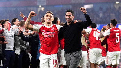 Şampiyonlar Ligi’nde Arsenal rüzgarı! Sneijder: "Ona bir heykel dikilmeli!"