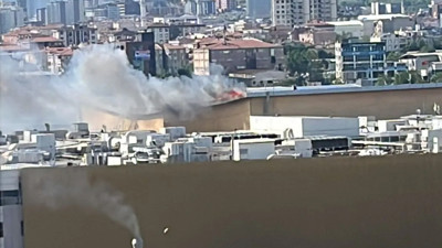 İstanbul’da AVM’de korkutan yangın! Vatandaşlar apar topar tahliye edildi