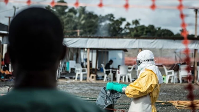Kongo'da cenaze krizi: Ebola tedavi merkezi ateşe verildi