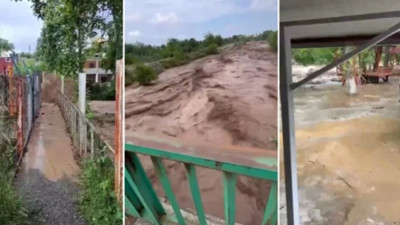 Caddeler göle döndü: Evler ve yollar su altında! İki şehri birden sel vurdu