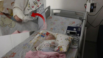 Hatay'da hastanede akılalmaz skandal! Serum çıkarmak isteyen hemşire 5 aylık bebeğin parmağını kesti