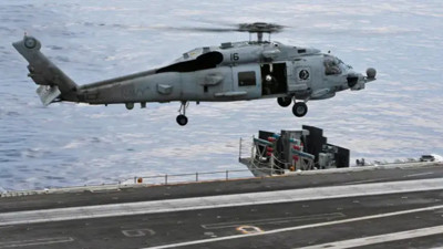 Arap Denizi'nde askeri helikopter suya acil iniş yaptı: 3 mürettebat kurtarıldı, 1 kayıp aranıyor