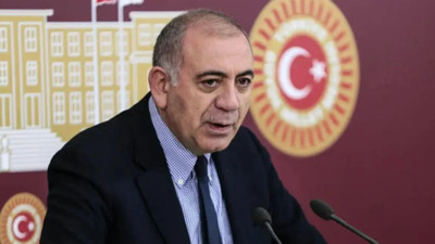 CHP İstanbul'da 7 ilçe başkanı ve yönetimi görevden alındı