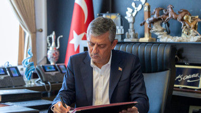 Özgür Özel, YENİ Parti'nin genel başkanlığına seçildi