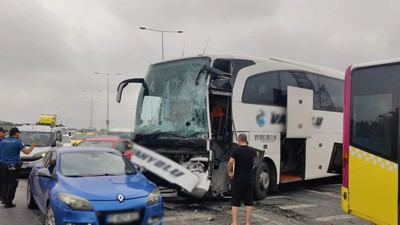 Son dakika: İstanbul Arnavutköy'de yolcu otobüsü İETT'ye çarptı!