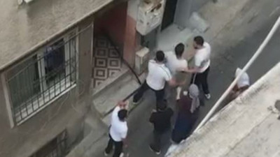 Eniştesinin dükkanında fön çektirip parasını ödemedi: Mahalle savaş alanına döndü!