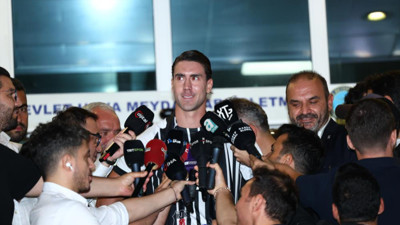 Taraftar havalimanına akın etti! Vlahovic'in ilk sözleri Beşiktaşlıları coşturdu