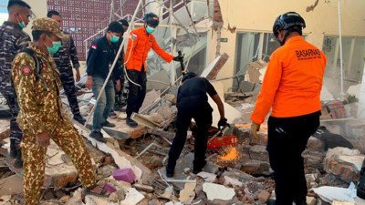 Ülke beşik gibi sallandı: 7.7 büyüklüğünde deprem: 20 ölü