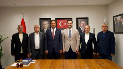 4 CHP'li meclis üyesi istifa edip AK Parti'ye geçti