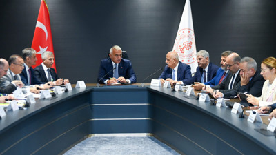 Bakan Ersoy Kahramanmaraş’ta valiler, belediye başkanları ve milletvekillerinin taleplerini dinledi