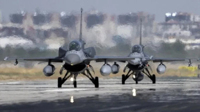 F-16 savaş uçağı eğitim sırasında düştü! Pilot son anda kendini fırlattı