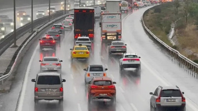 İstanbul'da sağanak trafik altüst etti! Anadolu Yakası'nda yoğunluk yüzde 78'e fırladı