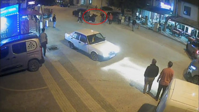 64 yaşındaki esnafı arabadan sürükleyip dövdüler