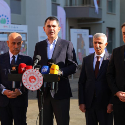 “Son tuğlaları koyuyor, son çivileri çakıyoruz”