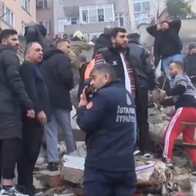 İstanbul Fatih'te iki bina çöktü!