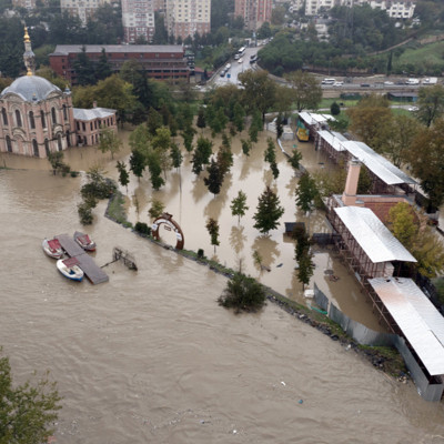 Kağıthane’de dere kenarında cansız beden bulundu