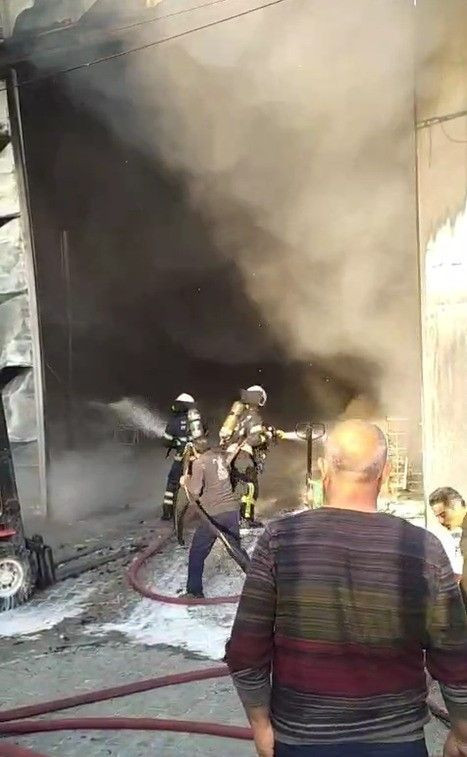 Gebze’de 6 kişinin öldüğü parfüm fabrikası yangınından yeni görüntüler! Tesisin içi küle döndü - Resim: 2