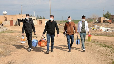 Mardin'de aşı ekipleri sınırın sıfır noktasında