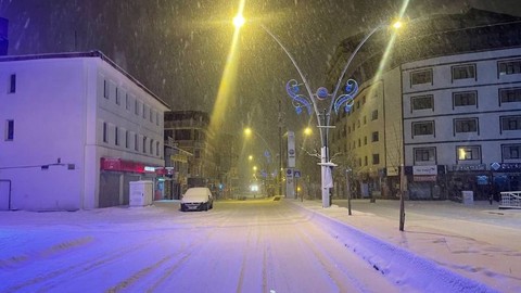 Doğu'da yüzlerce yerleşime ulaşım sağlanamıyor