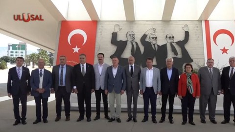 Denktaş'ın mezarını ziyaret ettiler