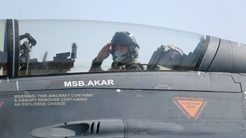 Akar'dan Yunanistan'a F-16'lı mesaj