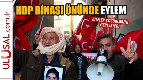 Hakkari'de aileler HDP binası önünde eylem yaptı