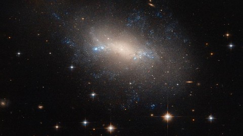 NASA Dalgalanan düzensiz bir Gökadayı yakaladı