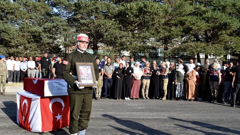 Bitlis şehidini uğurladı