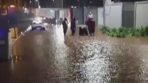 Hatay'da yollar göle döndü vatandaşlar zor anlar yaşadı