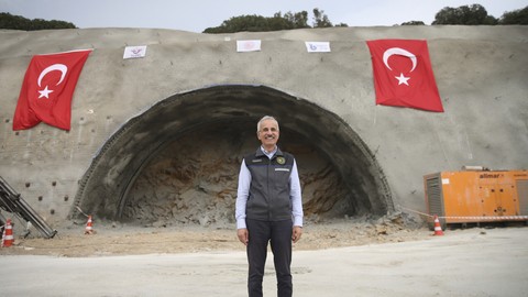 Ankara-İzmir arasını 3 buçuk saate düşürecek proje! Bakan Uraloğlu incelemelerde bulundu