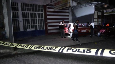 Uşak’ta silahlı kavga! 1'i ağır 2 yaralı