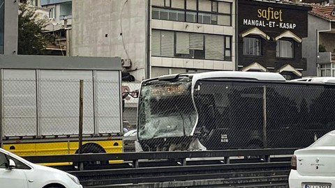 İstanbul'da Yine Metrobüs Kazası!