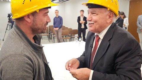 Genel Başkan Doğu Perinçek Rozetlerini Taktı