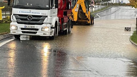 Sağanak İstanbul'u Olumsuz Etkiliyor