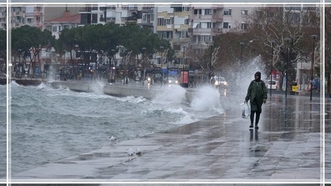 Çanakkale'de Deniz Ulaşımına Fırtına Engeli