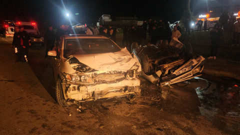 Tokat'ta iki otomobil çarpıştı! Yaralılar var