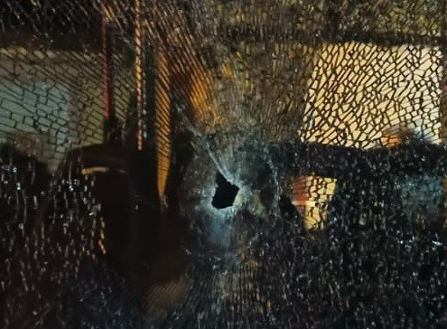 Halk otobüsüne silahlı saldırı! Aracından inip ateş açtı - Resim : 1