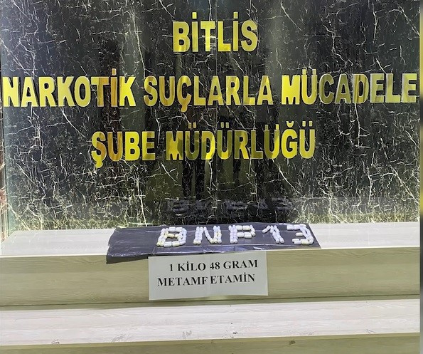 Bitlis’te narkotik operasyonu! Midelerinde 136 kapsül uyuşturucuyla yakalandılar - Resim : 1