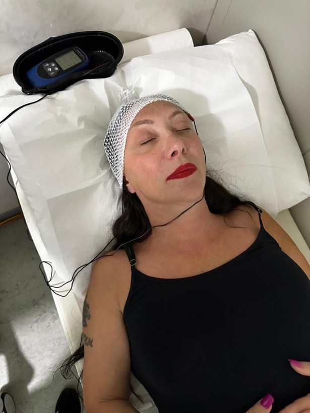 Sanatçı Güllü, denge kaybı şikayetiyle bir hafta önce özel hastanede muayene olmuş - Resim: 10