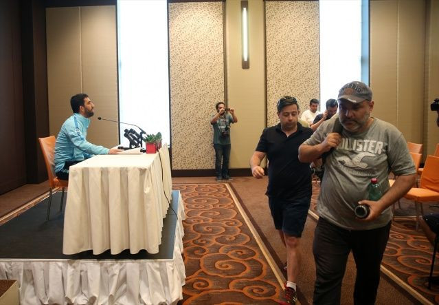 Basın mensupları Arda Turan'ın toplantısını terk etti - Resim: 6