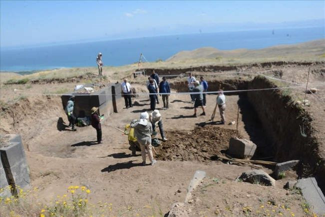 Urartuların 2 bin 700 yıllık salonu gün yüzüne çıkıyor - Resim: 8