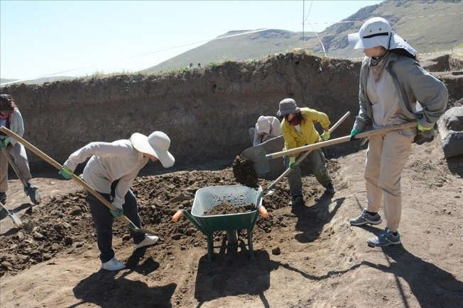 Urartuların 2 bin 700 yıllık salonu gün yüzüne çıkıyor - Resim: 2