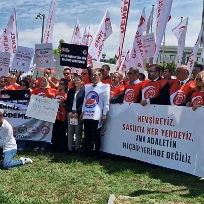 Sağlık emekçileri bakanlık önünde ses yükseltti