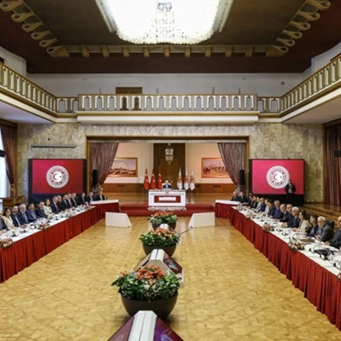 İYİ Parti çekildi, sandalyeler değişti