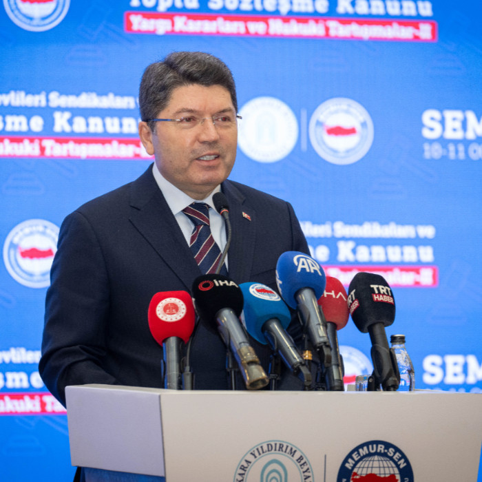 Adalet Bakanı Tunç Memur-Sen sempozyumunda konuştu