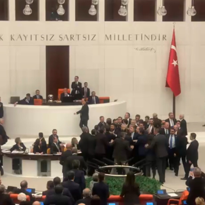 Yemin töreni öncesi Meclis'te gerginlik!