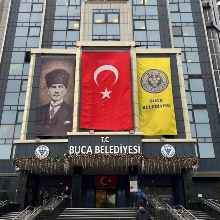 İzmir'de Buca Belediyesi'ne rüşvet operasyonu