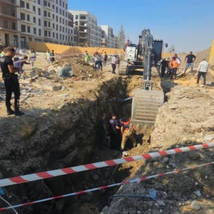 Altyapı çalışması sırasında toprak kaydı!