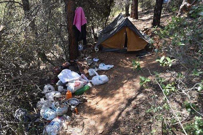 29 yıllık hapis cezasından ilginç kaçış! Hayvan postu giydi, ayı kapanına saklandı... - Resim : 2